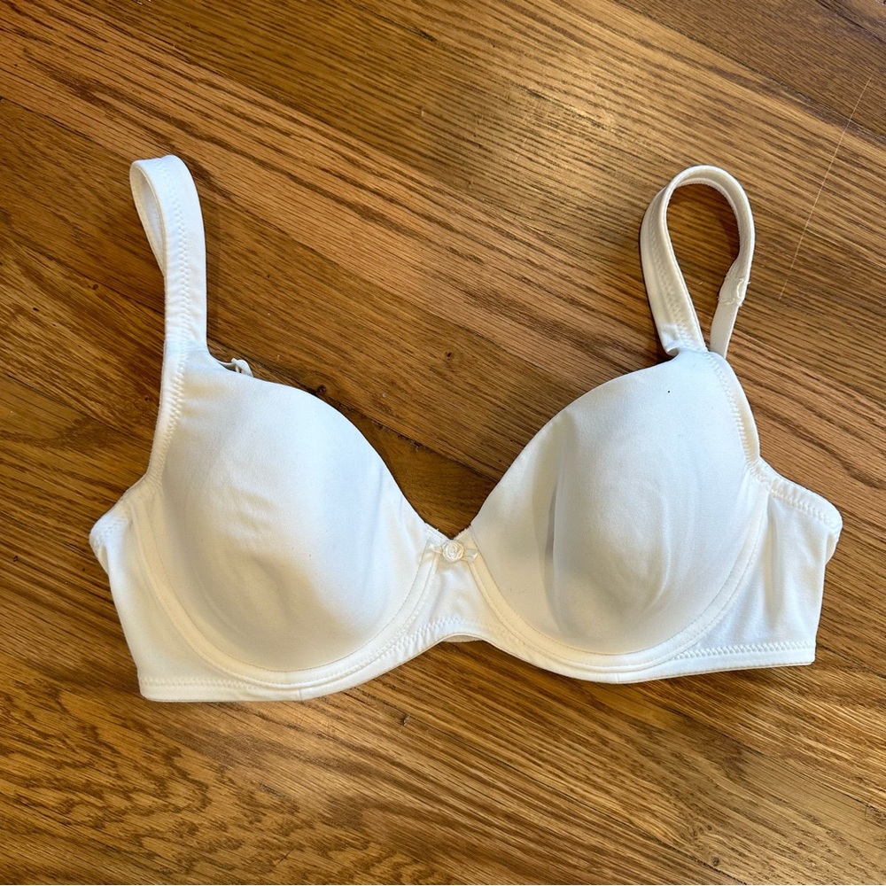 Victoria’s Secret 2000s Cream Bra with Underwire